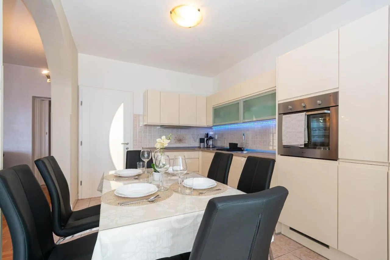 Apartments By The Sea Mandre, Pag - 4093 Kolan
