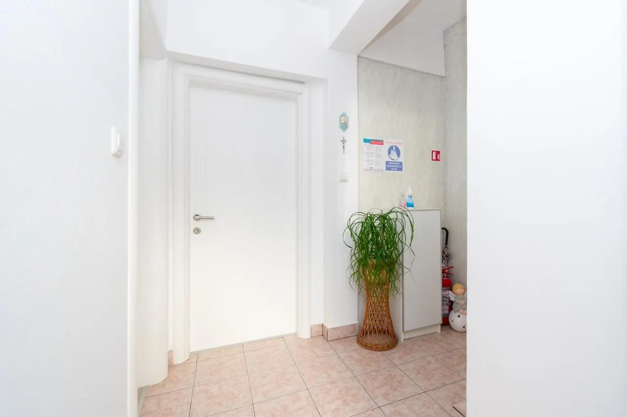 Apartments By The Sea Mandre, Pag - 4093 Kolan Croatia