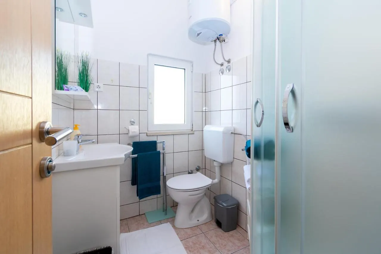 Apartments By The Sea Mandre, Pag - 4093 Kolan