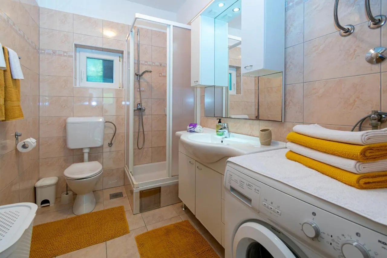 Apartments By The Sea Mandre, Pag - 4093 Kolan