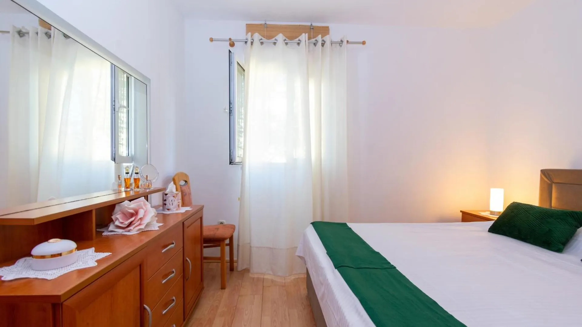 Apartments By The Sea Mandre, Pag - 4093 Kolan